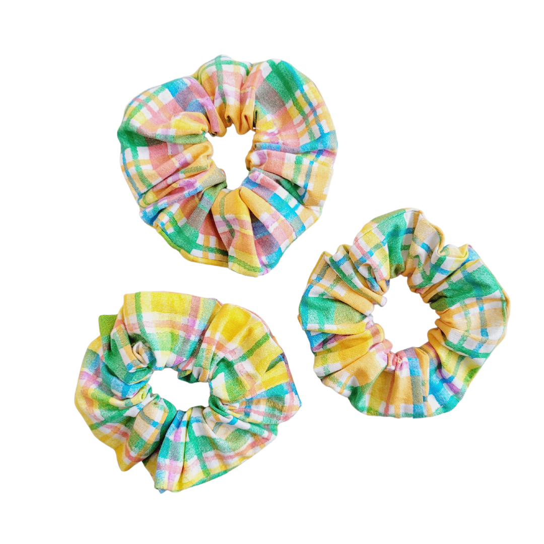 Rainbow scrunchie - Almira Creations